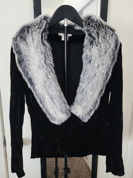 bruno duluc Tops - Vintage Black Velvet Women's Jacket with Faux Fur Collar